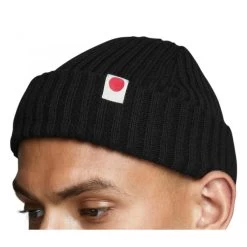 Bonnet Jack & Jones En Coton Biologique Noir Avec étiquette à Point Rouge -Passons à la mode masculine ! 105526 136541vt bonnet jack et jones en coton biologique noir avec etiquette a point rouge 04 600x600