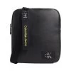 Sacoche Reporter Calvin Klein Aspect Cuir Noir à Dos En Mesh Uni Et Bandoulière Ajustable -Passons à la mode masculine ! 105658 136403vt sacoche reporter calvin klein aspect cuir noir a dos en mesh uni et bandouliere ajustable 01 600x600