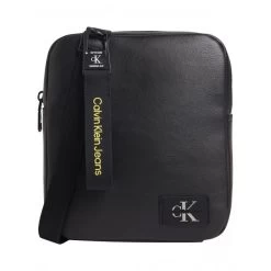 Sacoche Reporter Calvin Klein Aspect Cuir Noir à Dos En Mesh Uni Et Bandoulière Ajustable