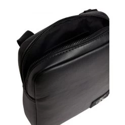 Sacoche Reporter Calvin Klein Aspect Cuir Noir à Dos En Mesh Uni Et Bandoulière Ajustable -Passons à la mode masculine ! 105658 136403vt sacoche reporter calvin klein aspect cuir noir a dos en mesh uni et bandouliere ajustable 05 600x600