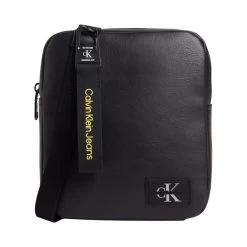 Sacoche Reporter Calvin Klein Aspect Cuir Noir à Dos En Mesh Uni Et Bandoulière Ajustable -Passons à la mode masculine ! 105658 136403vt sacoche reporter calvin klein aspect cuir noir a dos en mesh uni et bandouliere ajustable 06 600x600