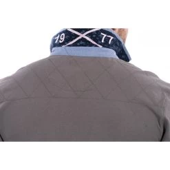 Polo Manches Longues à Col Boutonné Ruckfield En Coton Marron Avec Logo Brodé -Passons à la mode masculine ! 106107 135747vt polo manches longues a col boutonne ruckfield en coton marron avec logo brode 04 600x600