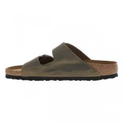 Sandales Birkenstock Arizona En Cuir Enduit Kaki à Semelle Semi-compensée -Passons à la mode masculine ! 106222 17063ch sandales birkenstock arizona en cuir enduit kaki a semelle semi compensee 03 600x600