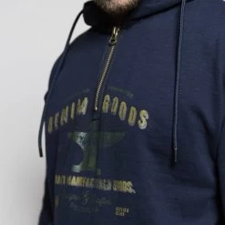 Sweat à Capuche Replika Avec Manches Longues Bleu Marine -Passons à la mode masculine ! 109343 123142vt sweat a capuche replika avec manches longues bleu marine 03 600x600