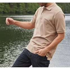 Polo Mise Au Green En Maille Piquée De Coton Beige Présentant Une Coupe Droite à Fentes D'aisance Et Un Col 2 Boutons -Passons à la mode masculine ! 110593 143207vt polo mise au green en maille piquee de coton beige presentant une coupe droite a fentes d aisance et un col 2 boutons 03 600x600