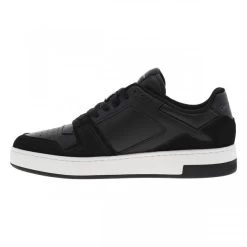 Calvin Klein Jeans Sneakers Tennis Calvin Klein En Cuir Noir à Semelle Blanche Semi-compensée Et Lacets Plats -Passons à la mode masculine ! 117985 20197ch sneakers tennis calvin klein en cuir noir a semelle blanche semi compensee et lacets plats 03 600x600