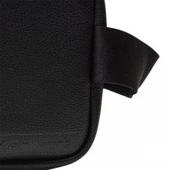 Calvin Klein Jeans Trousse De Toilette Calvin Klein Noire Effet Grainé -Passons à la mode masculine ! 98351 126330vt trousse de toilette calvin klein noire effet graine 04 600x600