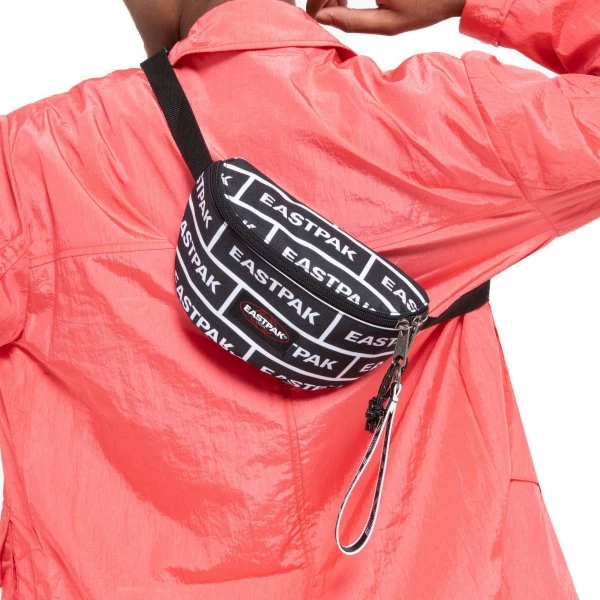 Sac Banane Springer Eastpak Noir à Motifs Eastpak 7 Sac Banane Springer Eastpak Noir à Motifs Eastpak – Image 5